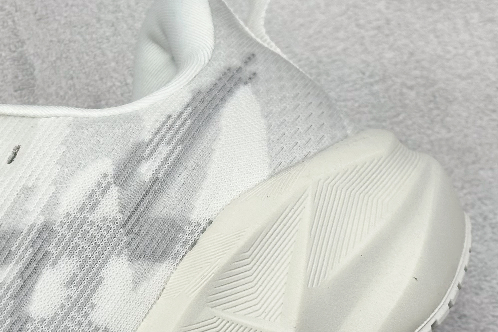 图片[9]-FS版Asics Novablast 5 低帮轻量透气缓震休闲运动跑步鞋 采用单丝纤维网布鞋面材质 鞋口圈柔软反绒皮材料 全新EVA与OBC混合发泡中底 外置防滑耐磨大底片 货号： 1011B974-100 尺码：36 36.5 37.5 38 38.5 39 40 40.5 41 42 42.5 43 44 45-选品中心