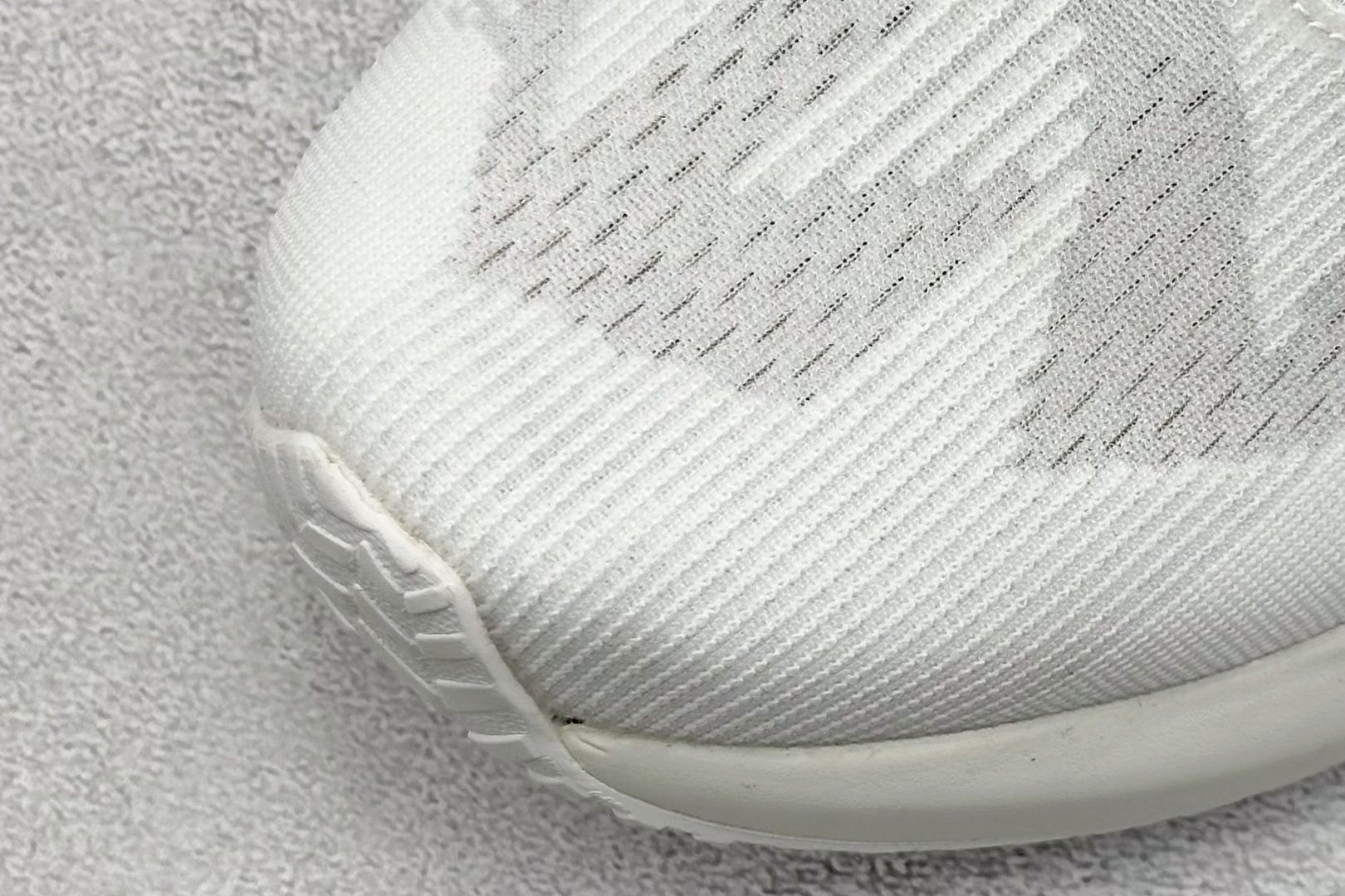 图片[7]-FS版Asics Novablast 5 低帮轻量透气缓震休闲运动跑步鞋 采用单丝纤维网布鞋面材质 鞋口圈柔软反绒皮材料 全新EVA与OBC混合发泡中底 外置防滑耐磨大底片 货号： 1011B974-100 尺码：36 36.5 37.5 38 38.5 39 40 40.5 41 42 42.5 43 44 45-选品中心