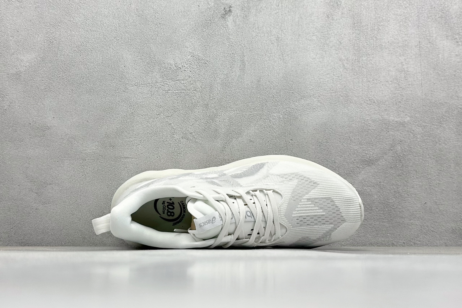 图片[3]-FS版Asics Novablast 5 低帮轻量透气缓震休闲运动跑步鞋 采用单丝纤维网布鞋面材质 鞋口圈柔软反绒皮材料 全新EVA与OBC混合发泡中底 外置防滑耐磨大底片 货号： 1011B974-100 尺码：36 36.5 37.5 38 38.5 39 40 40.5 41 42 42.5 43 44 45-选品中心