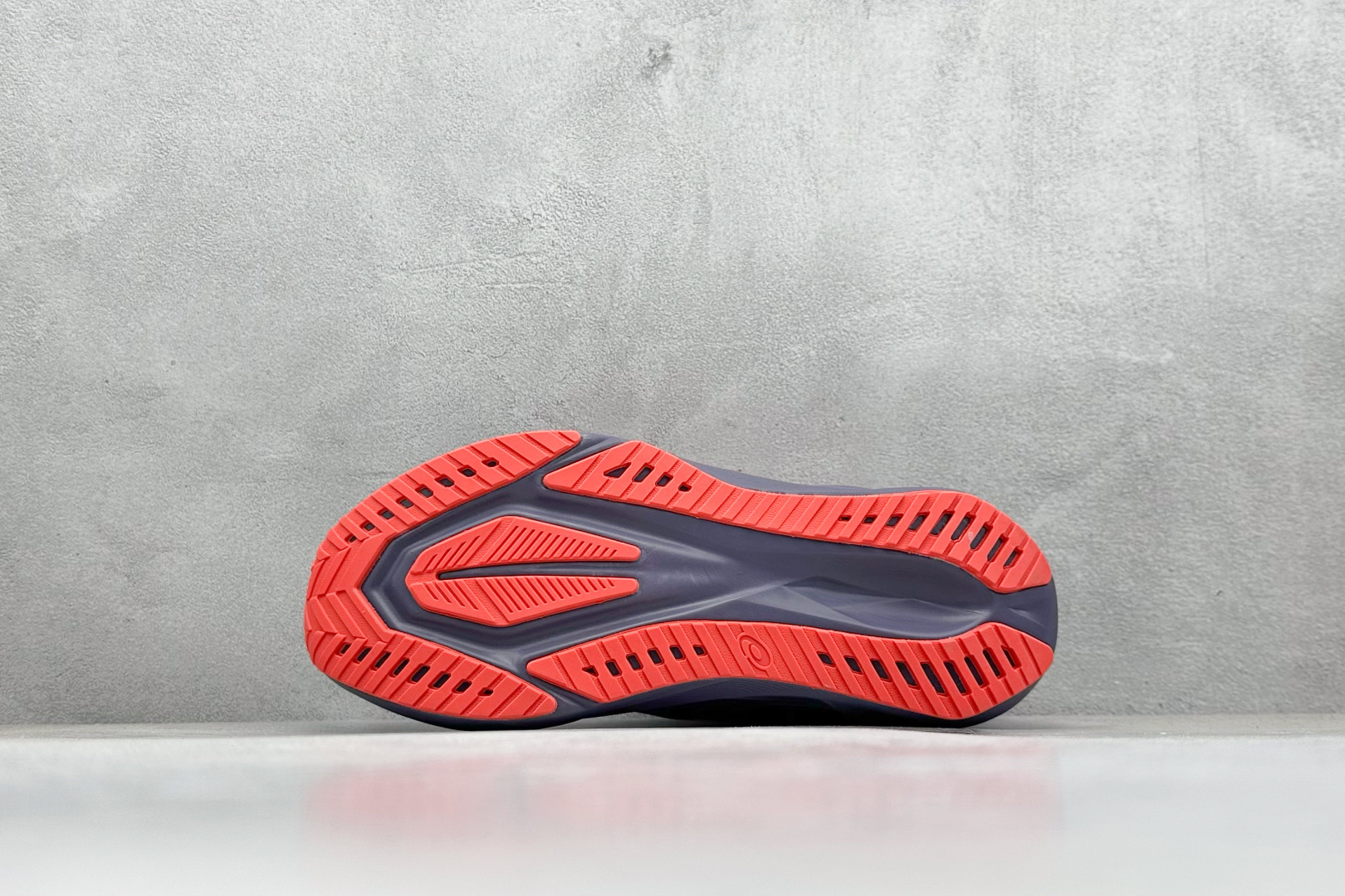 图片[4]-FS版Asics Novablast 5 低帮轻量透气缓震休闲运动跑步鞋 采用单丝纤维网布鞋面材质 鞋口圈柔软反绒皮材料 全新EVA与OBC混合发泡中底 外置防滑耐磨大底片 货号： 1011B974-500 尺码：36 36.5 37.5 38 38.5 39 40 40.5 41 42 42.5 43 44 45-选品中心