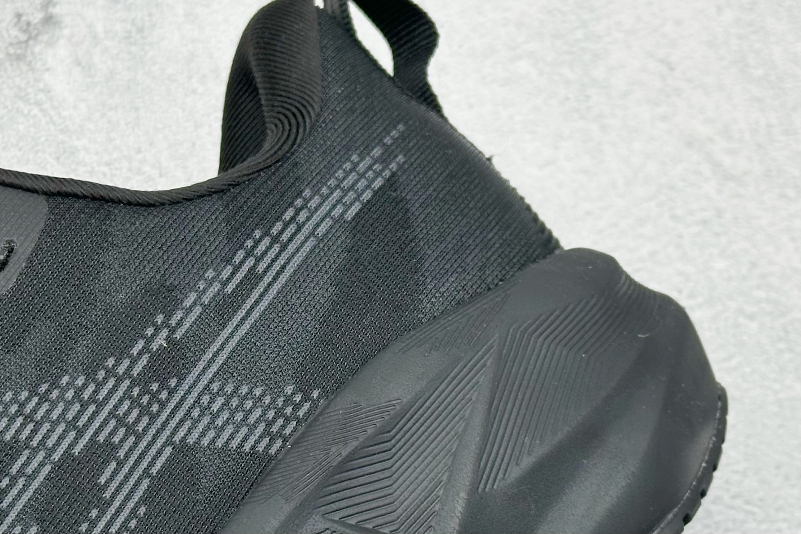 图片[9]-FS版Asics Novablast 5 低帮轻量透气缓震休闲运动跑步鞋 采用单丝纤维网布鞋面材质 鞋口圈柔软反绒皮材料 全新EVA与OBC混合发泡中底 外置防滑耐磨大底片 货号： 1011B974-002 尺码：36 36.5 37.5 38 38.5 39 40 40.5 41 42 42.5 43 44 45-选品中心