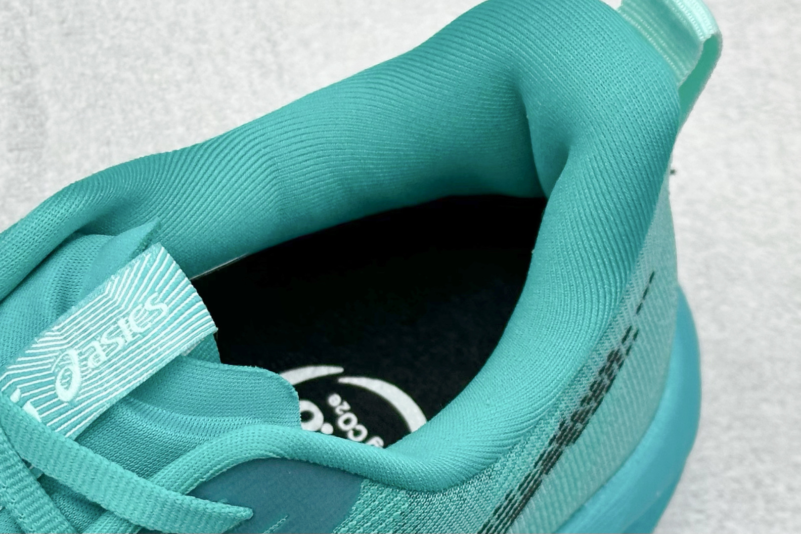 图片[8]-FS版Asics Novablast 5 低帮轻量透气缓震休闲运动跑步鞋 采用单丝纤维网布鞋面材质 鞋口圈柔软反绒皮材料 全新EVA与OBC混合发泡中底 外置防滑耐磨大底片 货号： 1011B974-401 尺码：36 36.5 37.5 38 38.5 39 40 40.5 41 42 42.5 43 44 45-选品中心