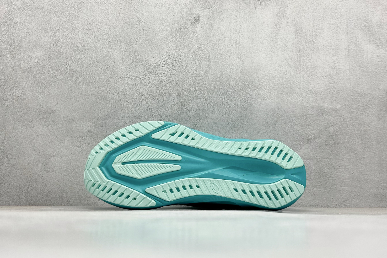 图片[4]-FS版Asics Novablast 5 低帮轻量透气缓震休闲运动跑步鞋 采用单丝纤维网布鞋面材质 鞋口圈柔软反绒皮材料 全新EVA与OBC混合发泡中底 外置防滑耐磨大底片 货号： 1011B974-401 尺码：36 36.5 37.5 38 38.5 39 40 40.5 41 42 42.5 43 44 45-选品中心