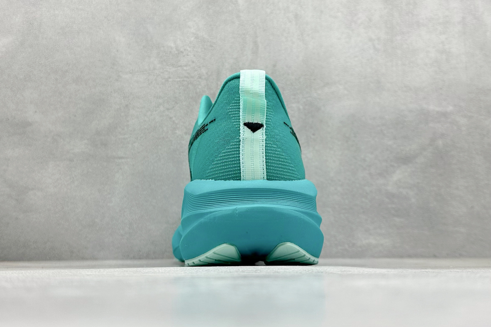 图片[6]-FS版Asics Novablast 5 低帮轻量透气缓震休闲运动跑步鞋 采用单丝纤维网布鞋面材质 鞋口圈柔软反绒皮材料 全新EVA与OBC混合发泡中底 外置防滑耐磨大底片 货号： 1011B974-401 尺码：36 36.5 37.5 38 38.5 39 40 40.5 41 42 42.5 43 44 45-选品中心