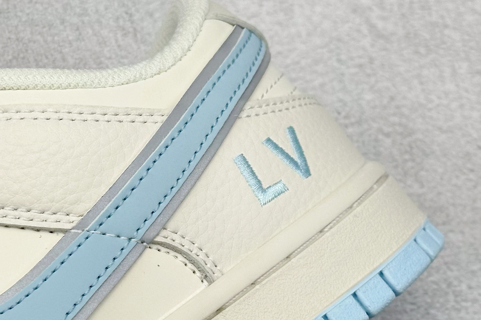 280 XC版Nike SB Dunk Low LV联名 米白浅蓝 周年高端定制 低帮休闲板鞋 KK1333-048