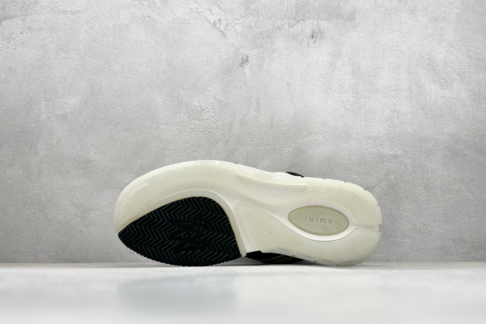 图片[4]-Lw22 Amiri 埃米尔 MA-1 情侣款面包鞋 原版购入开发 广东纯原大厂出品 做货 Amiri新一季放弃了摇滚朋克的风格 使用了大量不饱和色系 莫兰迪色调 无论是看到还是穿上 都是会让人非常身心愉悦 面包鞋的大鞋舌延续了下来 缩短了鞋身的长度 加厚了中底 鞋头部分更加圆润 Amiri的品牌字母和 MA标识出现在鞋身侧面 尺码： 36 37 38 39 40 41 42 43 44 45 46-选品中心