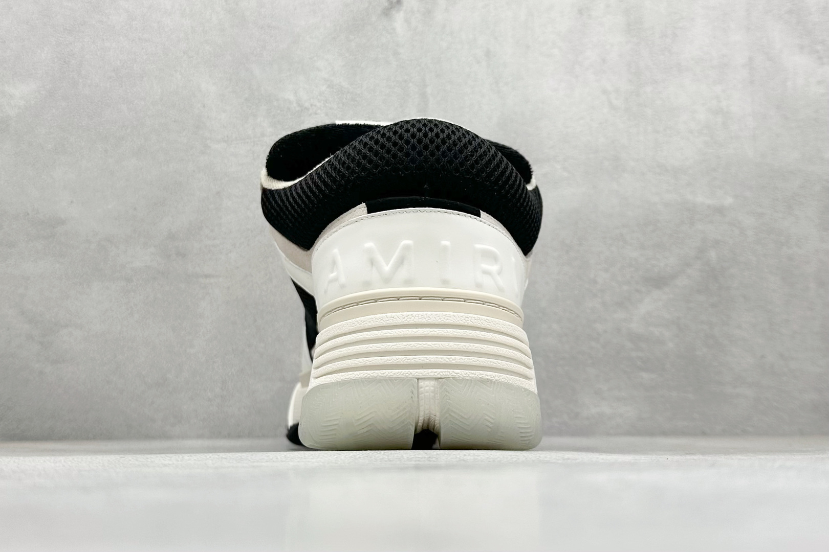 图片[6]-Lw22 Amiri 埃米尔 MA-1 情侣款面包鞋 原版购入开发 广东纯原大厂出品 做货 Amiri新一季放弃了摇滚朋克的风格 使用了大量不饱和色系 莫兰迪色调 无论是看到还是穿上 都是会让人非常身心愉悦 面包鞋的大鞋舌延续了下来 缩短了鞋身的长度 加厚了中底 鞋头部分更加圆润 Amiri的品牌字母和 MA标识出现在鞋身侧面 尺码： 36 37 38 39 40 41 42 43 44 45 46-选品中心