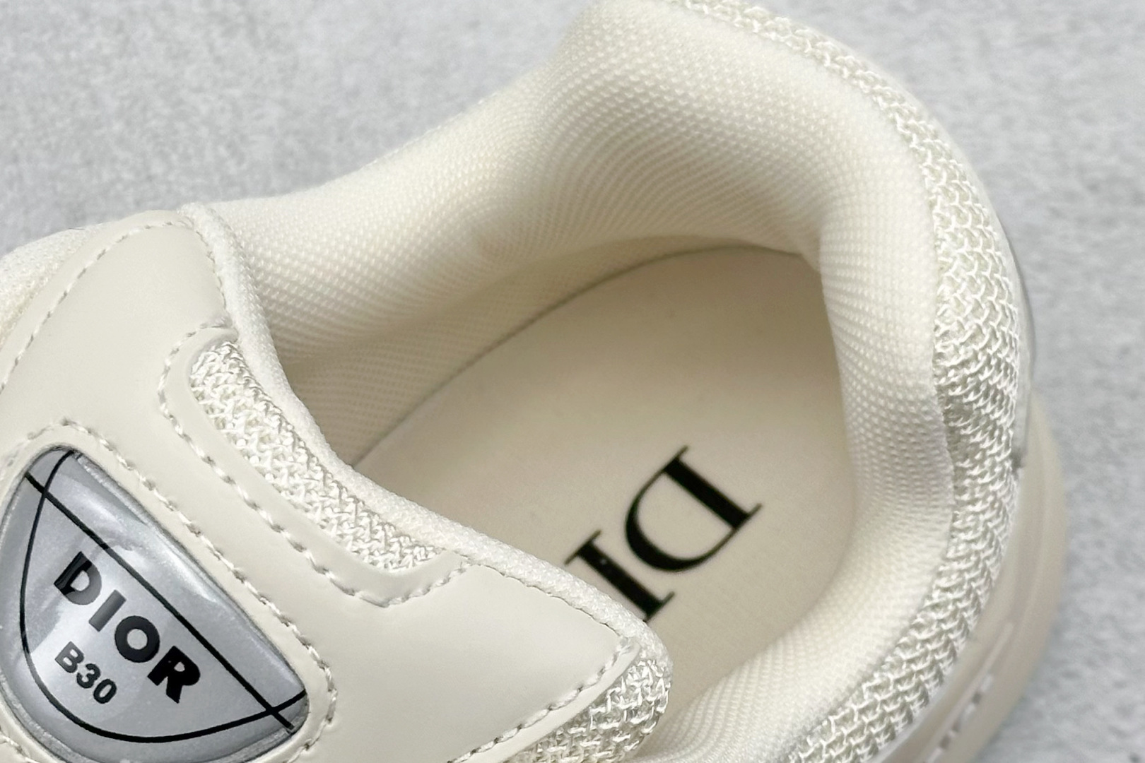 图片[8]-BF版 Dior B30 迪奥网眼织物低帮运动休闲鞋 该款系列采用黑网色眼织物白和色科技料面精心制 作饰以反光“CD30”图形标志 外格轻盈的刻雕效果橡胶鞋搭底配标志性点的缀提升格调 内弹部力细节塑造想理的舒适穿着体验可与各休式闲造型配搭 彰显尚时现代的运风动范 尺码：39-45-选品中心