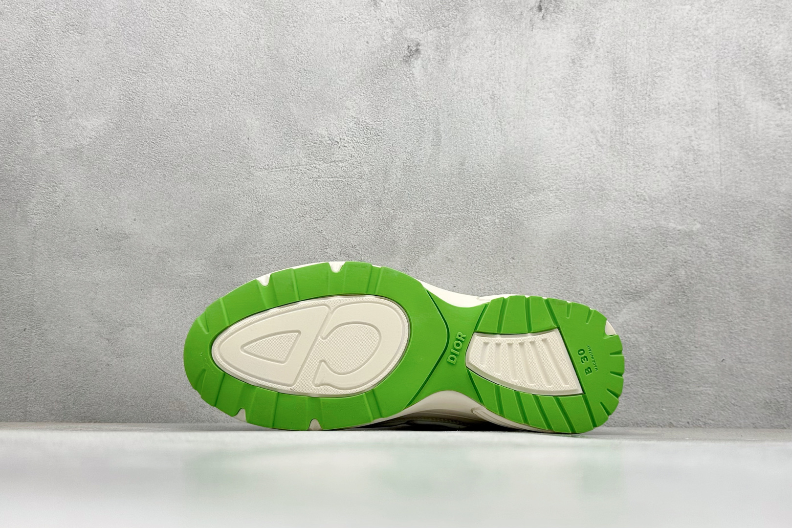 图片[4]-BF版 Dior B30 迪奥网眼织物低帮运动休闲鞋 该款系列采用黑网色眼织物白和色科技料面精心制 作饰以反光“CD30”图形标志 外格轻盈的刻雕效果橡胶鞋搭底配标志性点的缀提升格调 内弹部力细节塑造想理的舒适穿着体验可与各休式闲造型配搭 彰显尚时现代的运风动范 尺码：39-45-选品中心