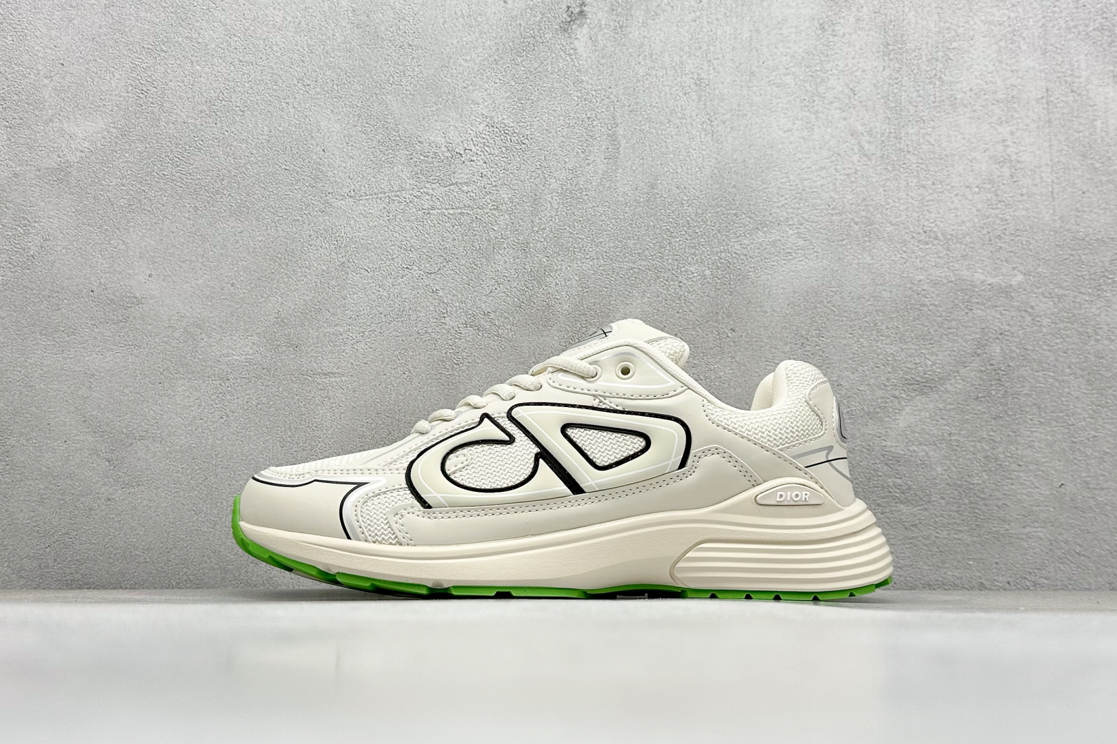 BF版 Dior B30 迪奥网眼织物低帮运动休闲鞋 该款系列采用黑网色眼织物白和色科技料面精心制 作饰以反光“CD30”图形标志 外格轻盈的刻雕效果橡胶鞋搭底配标志性点的缀提升格调 内弹部力细节塑造想理的舒适穿着体验可与各休式闲造型配搭 彰显尚时现代的运风动范 尺码：39-45-选品中心