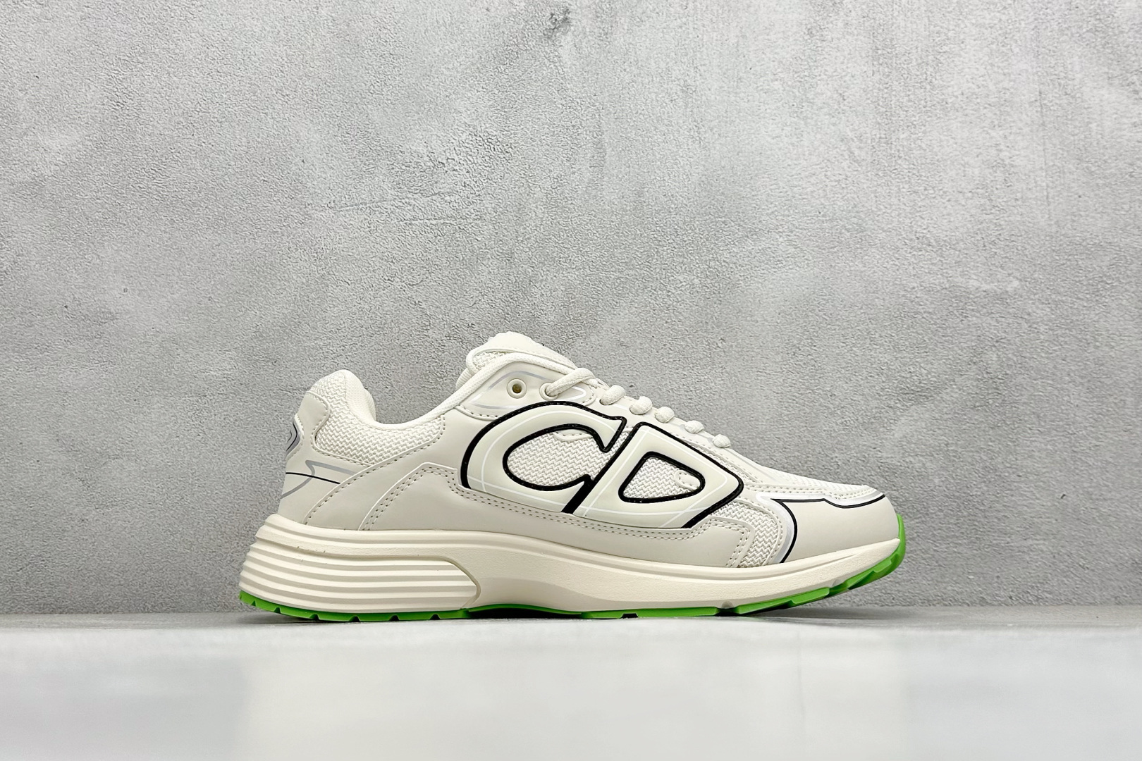 图片[2]-BF版 Dior B30 迪奥网眼织物低帮运动休闲鞋 该款系列采用黑网色眼织物白和色科技料面精心制 作饰以反光“CD30”图形标志 外格轻盈的刻雕效果橡胶鞋搭底配标志性点的缀提升格调 内弹部力细节塑造想理的舒适穿着体验可与各休式闲造型配搭 彰显尚时现代的运风动范 尺码：39-45-选品中心