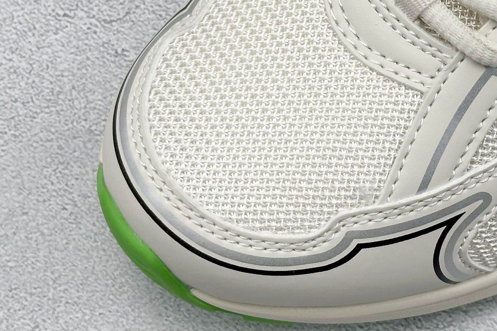 图片[7]-BF版 Dior B30 迪奥网眼织物低帮运动休闲鞋 该款系列采用黑网色眼织物白和色科技料面精心制 作饰以反光“CD30”图形标志 外格轻盈的刻雕效果橡胶鞋搭底配标志性点的缀提升格调 内弹部力细节塑造想理的舒适穿着体验可与各休式闲造型配搭 彰显尚时现代的运风动范 尺码：39-45-选品中心