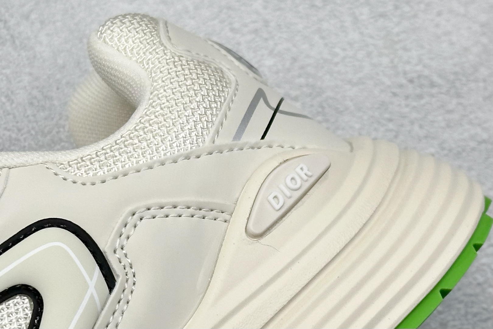 图片[9]-BF版 Dior B30 迪奥网眼织物低帮运动休闲鞋 该款系列采用黑网色眼织物白和色科技料面精心制 作饰以反光“CD30”图形标志 外格轻盈的刻雕效果橡胶鞋搭底配标志性点的缀提升格调 内弹部力细节塑造想理的舒适穿着体验可与各休式闲造型配搭 彰显尚时现代的运风动范 尺码：39-45-选品中心