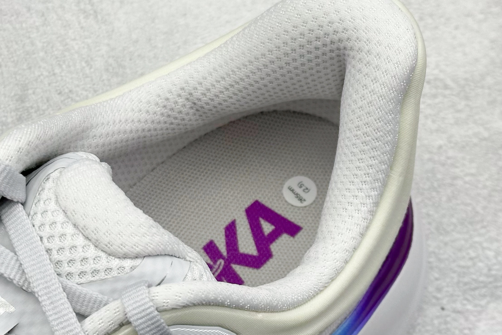  
RS版HOKA ONE ONE Bondi 9 舒适防滑耐磨低帮休闲跑步鞋 

货号：/CYWH
尺