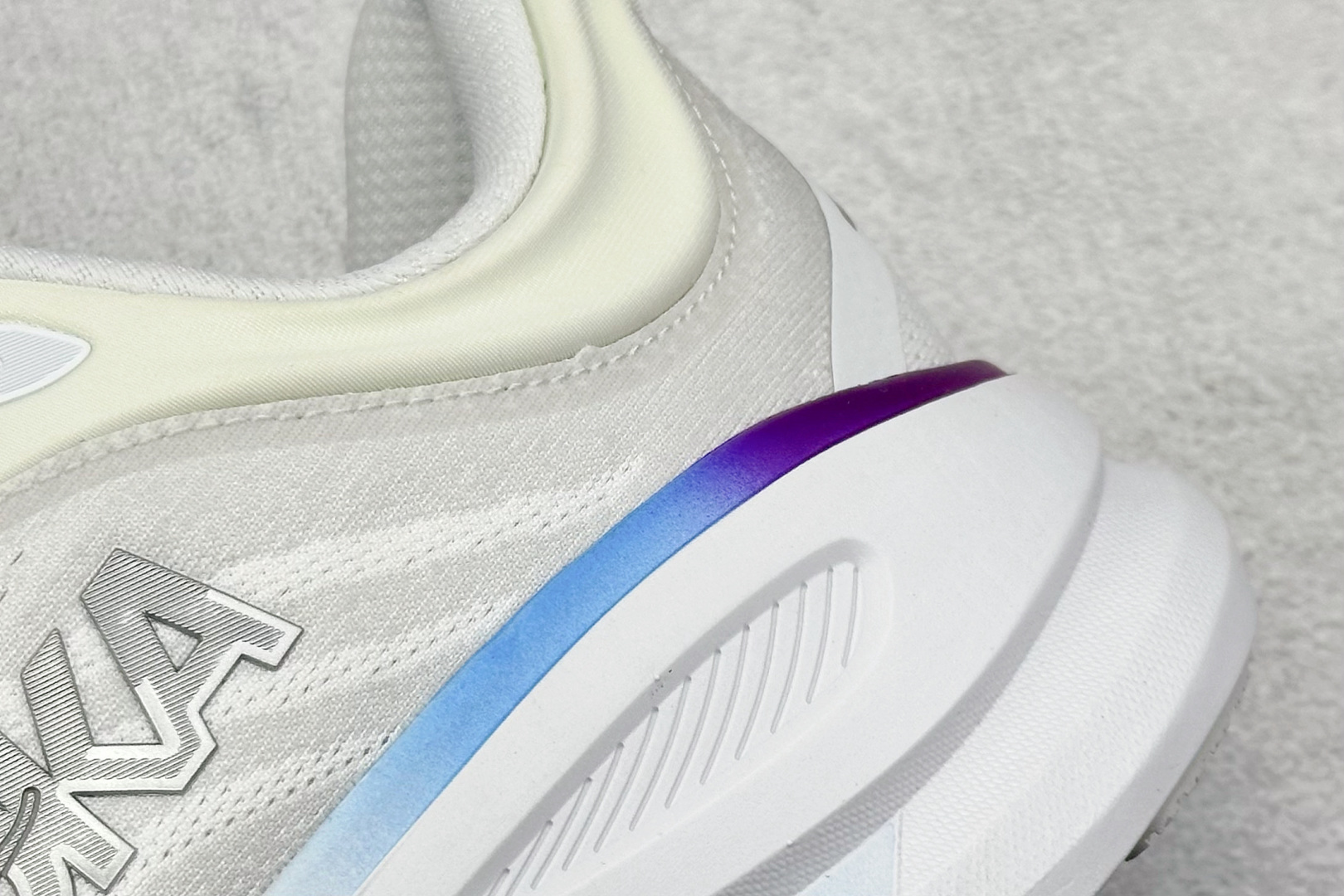  
RS版HOKA ONE ONE Bondi 9 舒适防滑耐磨低帮休闲跑步鞋 

货号：/CYWH
尺