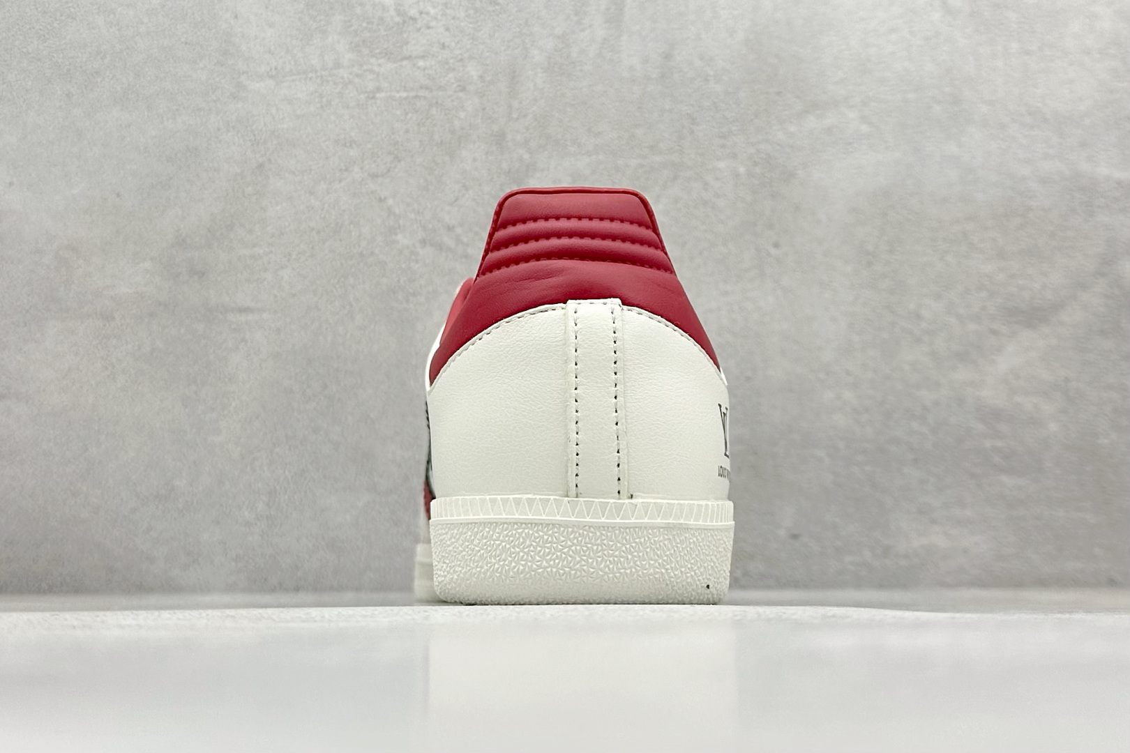 adidoriginals Samba OG x Louis Vuitton 灰红 桑巴舞系列复古经典轻便板鞋 GJ75801