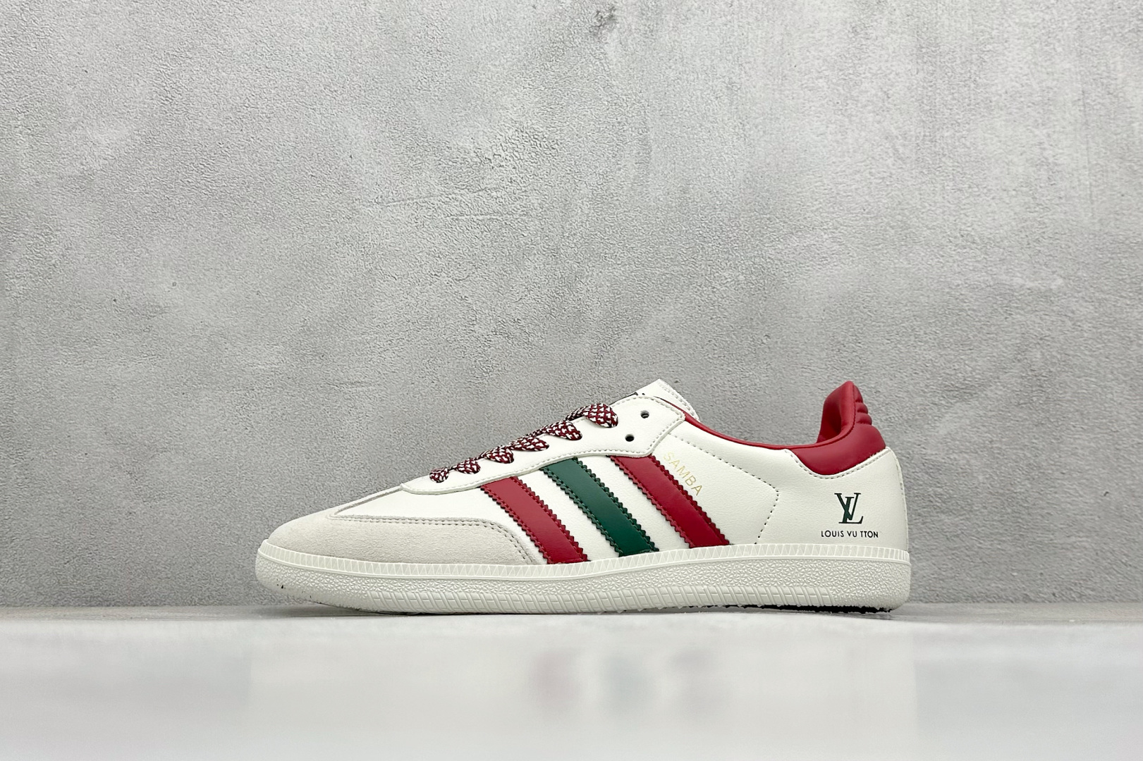adidoriginals Samba OG x Louis Vuitton 灰红 桑巴舞系列复古经典轻便板鞋 GJ75801