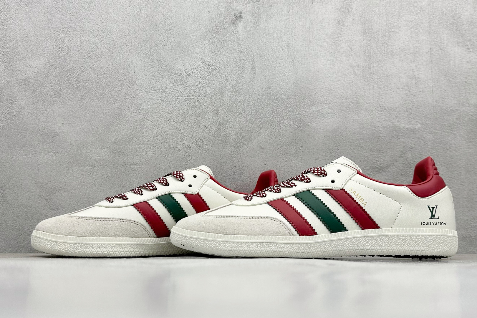 adidoriginals Samba OG x Louis Vuitton 灰红 桑巴舞系列复古经典轻便板鞋 GJ75801