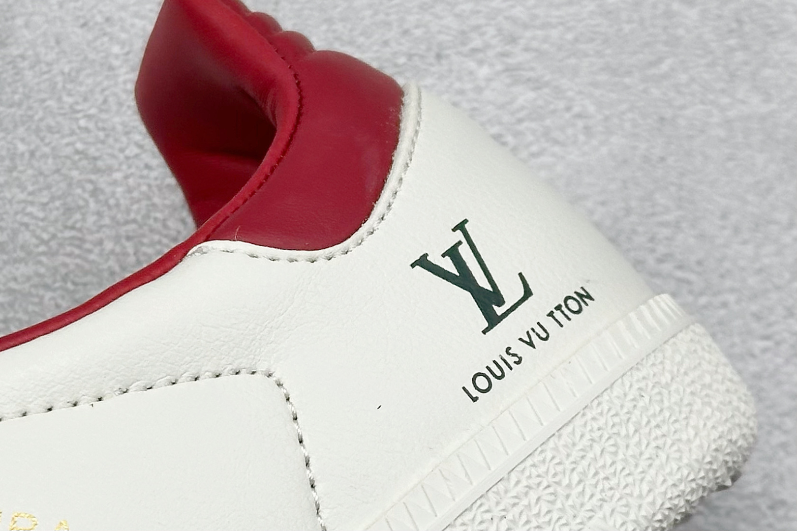 adidoriginals Samba OG x Louis Vuitton 灰红 桑巴舞系列复古经典轻便板鞋 GJ75801