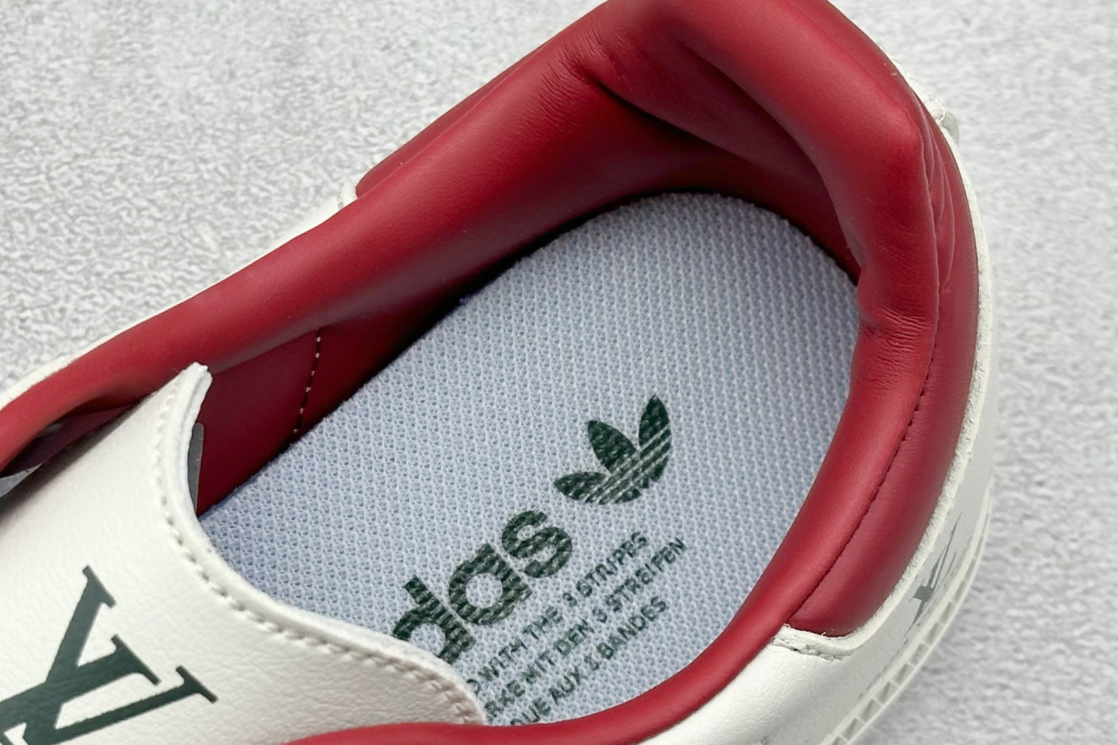 adidoriginals Samba OG x Louis Vuitton 灰红 桑巴舞系列复古经典轻便板鞋 GJ75801