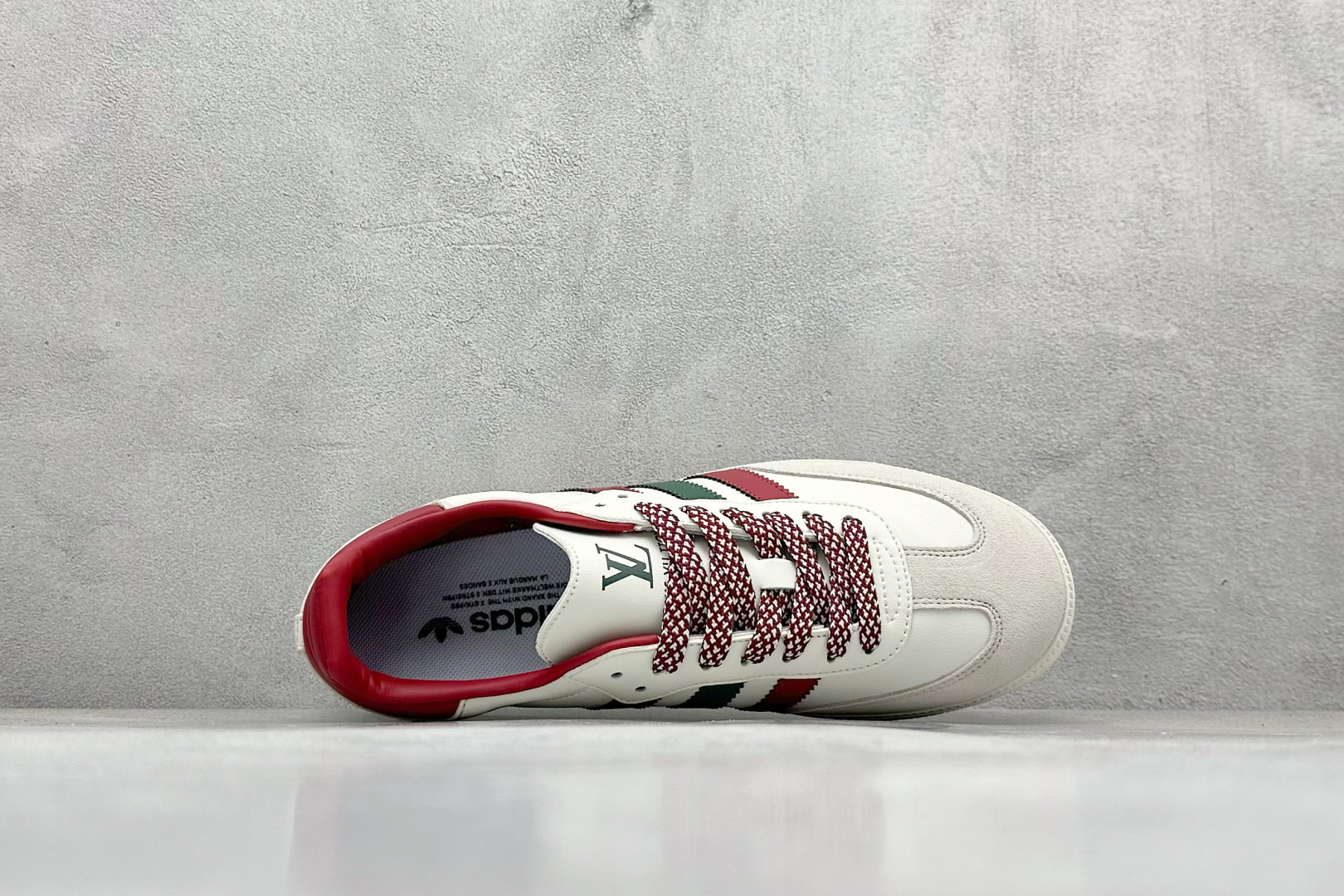 adidoriginals Samba OG x Louis Vuitton 灰红 桑巴舞系列复古经典轻便板鞋 GJ75801