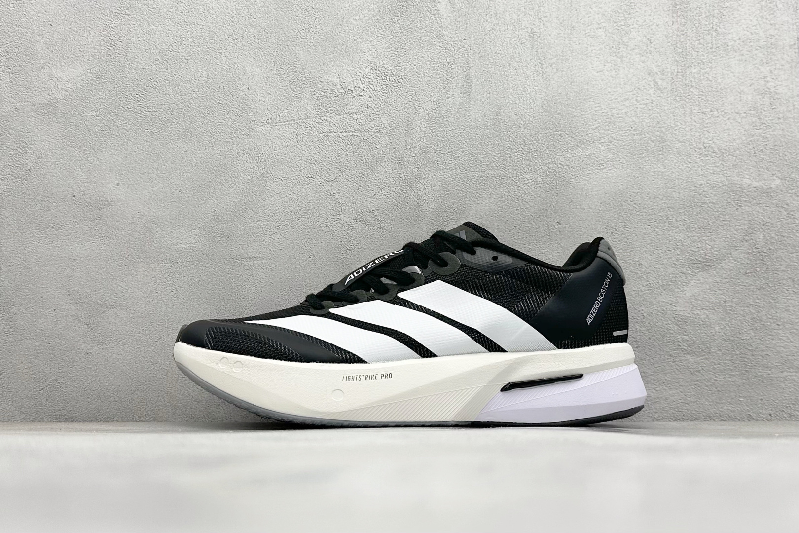 AdidAdizero Boston 13 轻盈跑鞋 超轻发泡底 缓震透气跑步鞋  JS4938