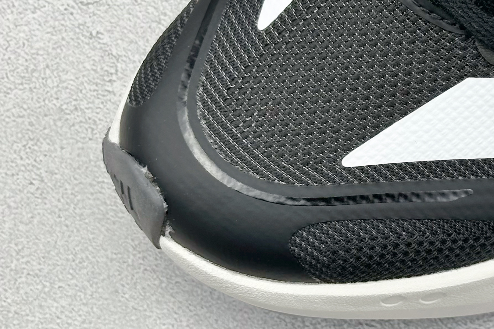 AdidAdizero Boston 13 轻盈跑鞋 超轻发泡底 缓震透气跑步鞋  JS4938