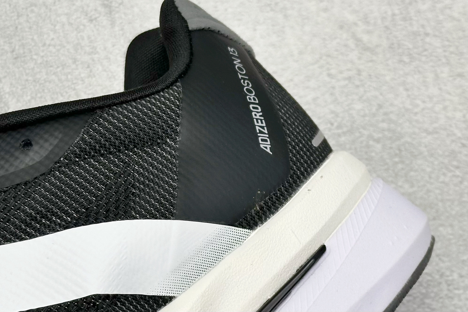 AdidAdizero Boston 13 轻盈跑鞋 超轻发泡底 缓震透气跑步鞋  JS4938