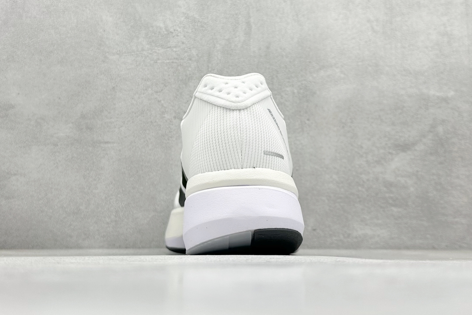 180 AdidAdizero Boston 13 轻盈跑鞋 超轻发泡底 缓震透气跑步鞋  JS4939