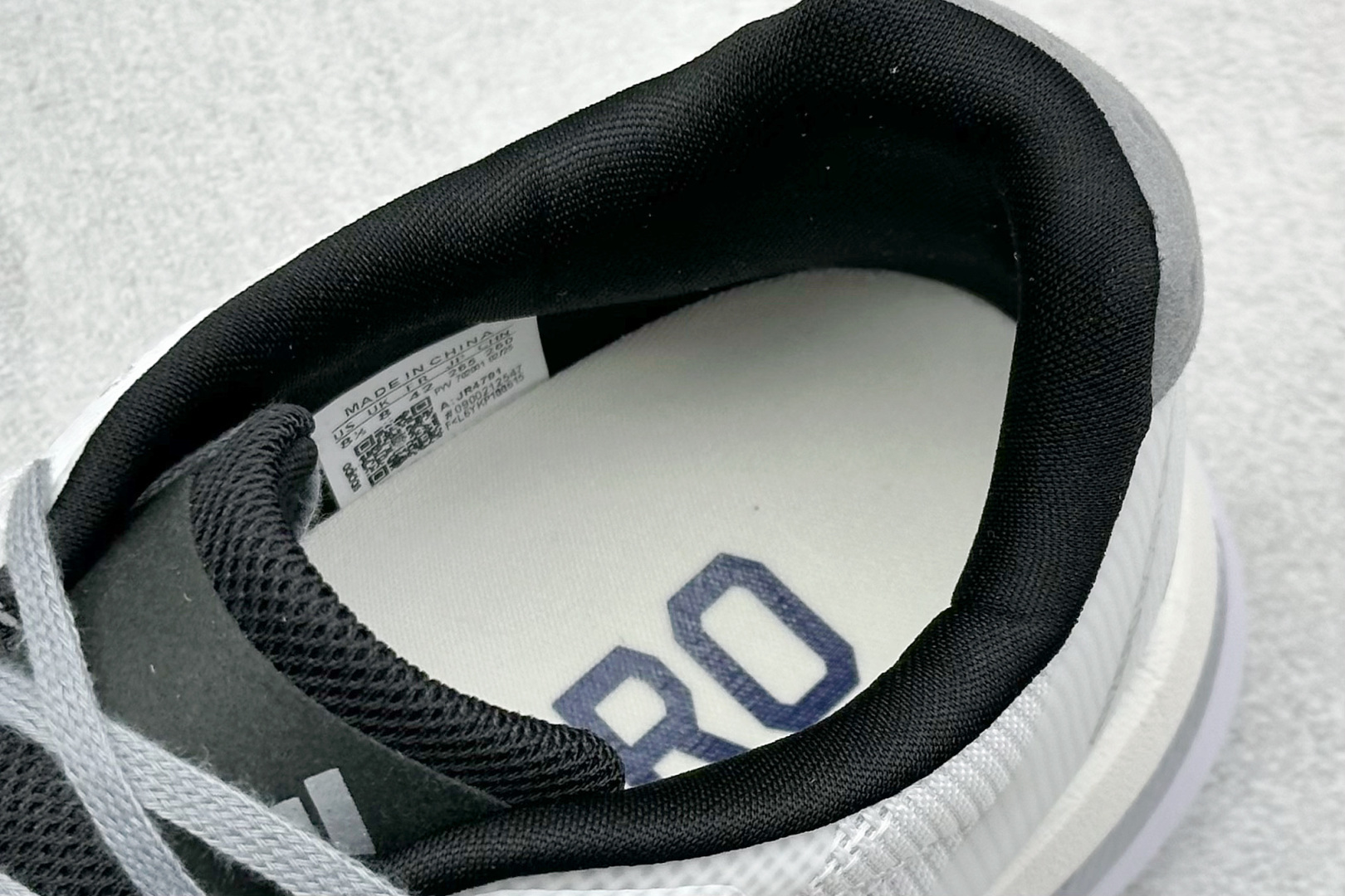 180 AdidAdizero Boston 13 轻盈跑鞋 超轻发泡底 缓震透气跑步鞋 JS4791