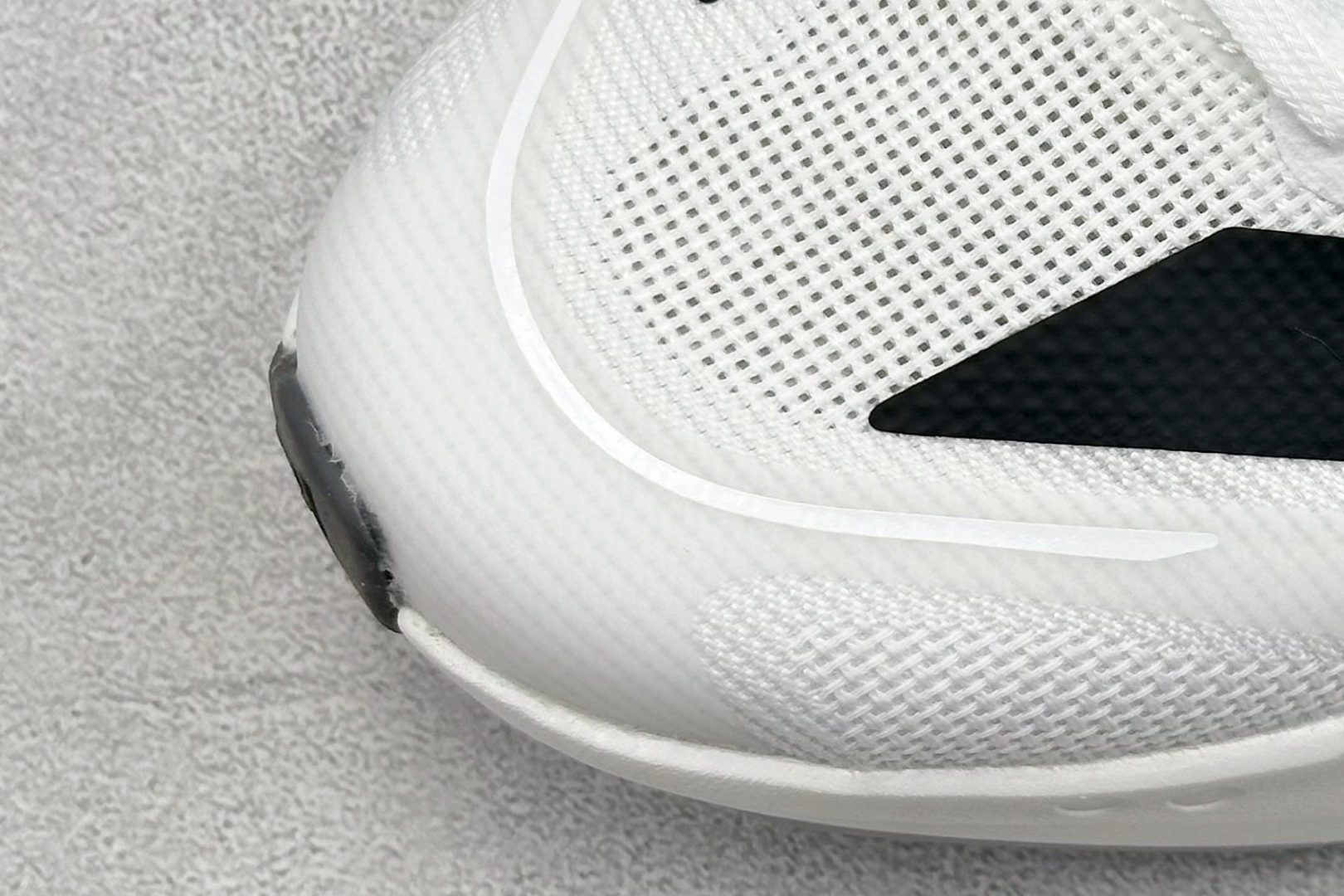 AdidAdizero Boston 13 轻盈跑鞋 超轻发泡底 缓震透气跑步鞋  JS4934