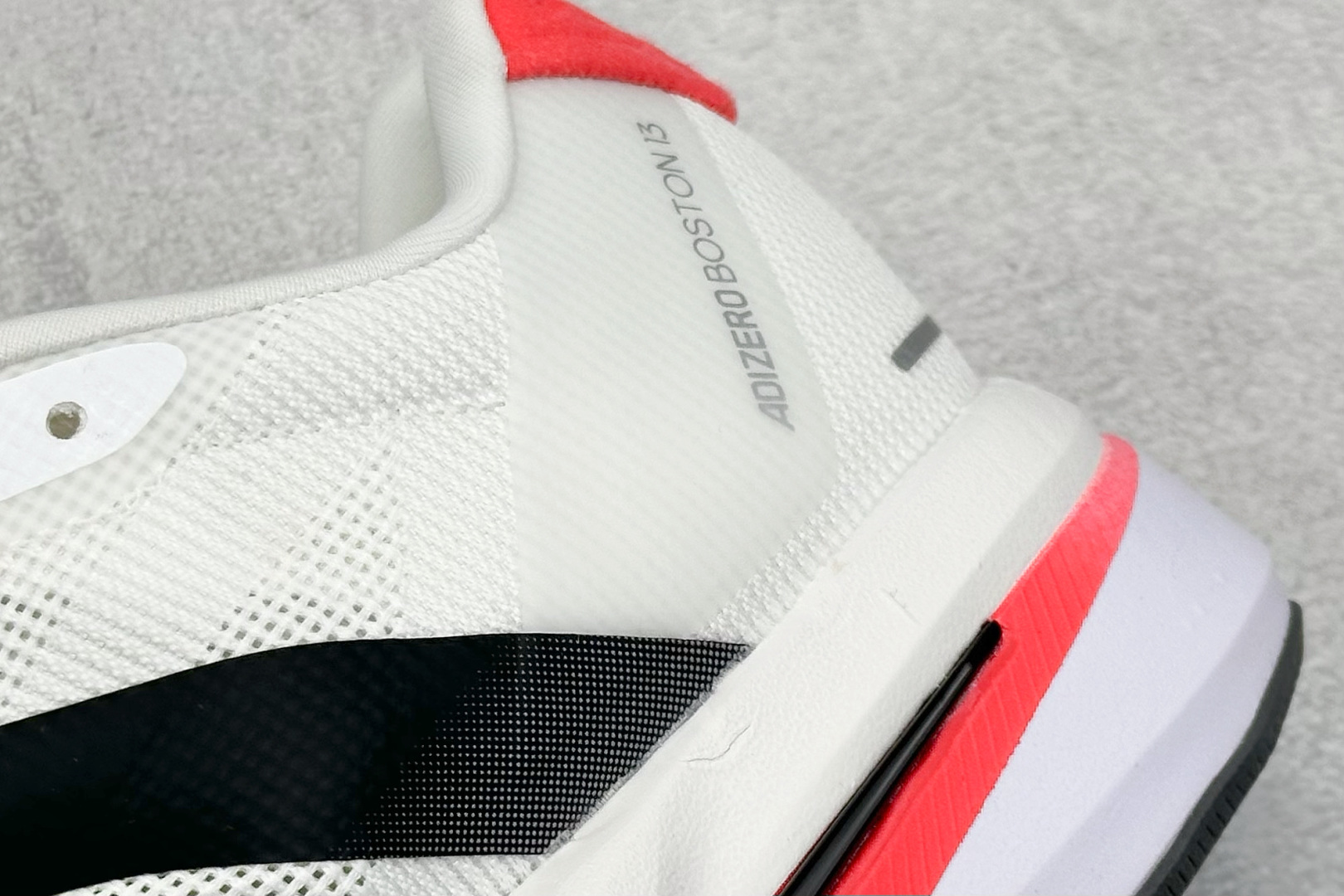 AdidAdizero Boston 13 轻盈跑鞋 超轻发泡底 缓震透气跑步鞋  JS4934