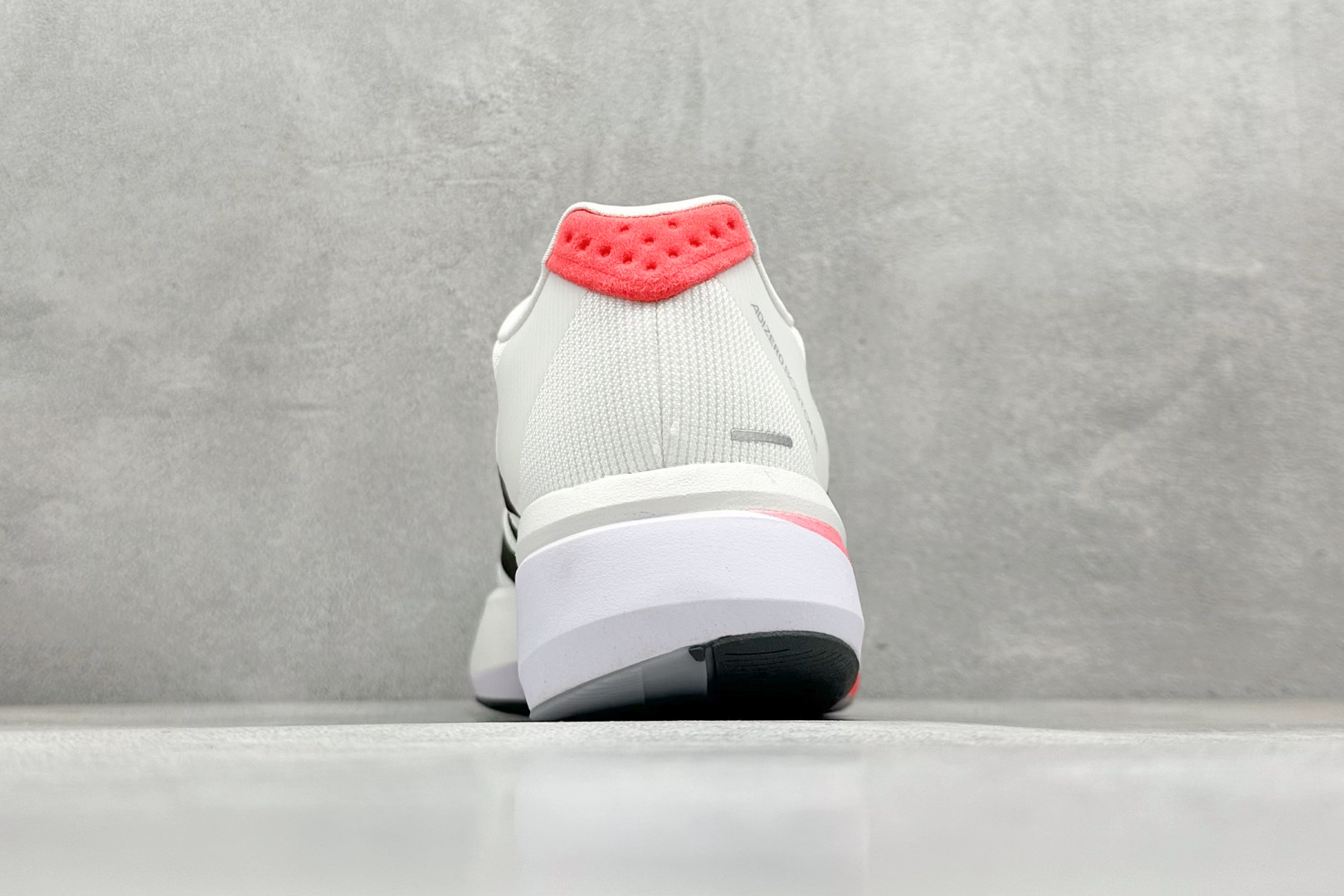 AdidAdizero Boston 13 轻盈跑鞋 超轻发泡底 缓震透气跑步鞋  JS4934