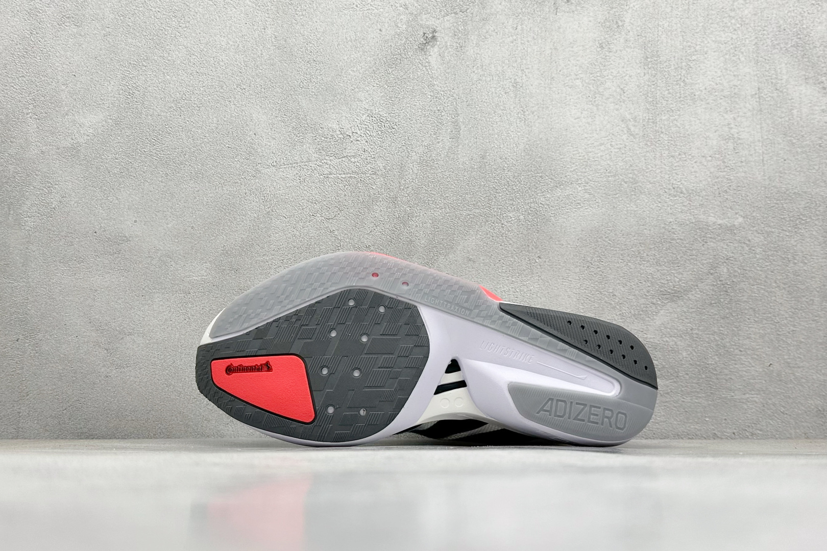AdidAdizero Boston 13 轻盈跑鞋 超轻发泡底 缓震透气跑步鞋  JS4934