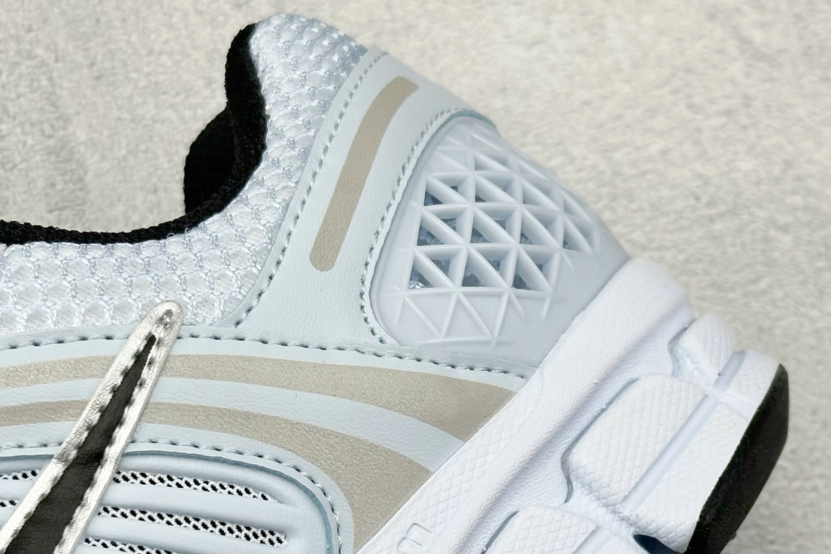 Nike Zoom Vomero Roam 5 Roam 复古跑五代休闲运动慢跑鞋  FJ2028-401