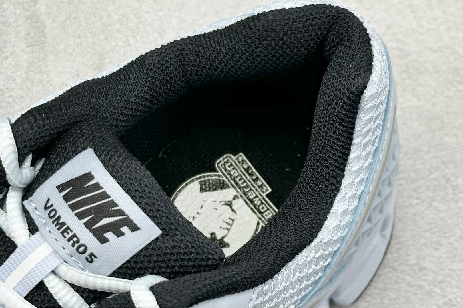 Nike Zoom Vomero Roam 5 Roam 复古跑五代休闲运动慢跑鞋  FJ2028-401