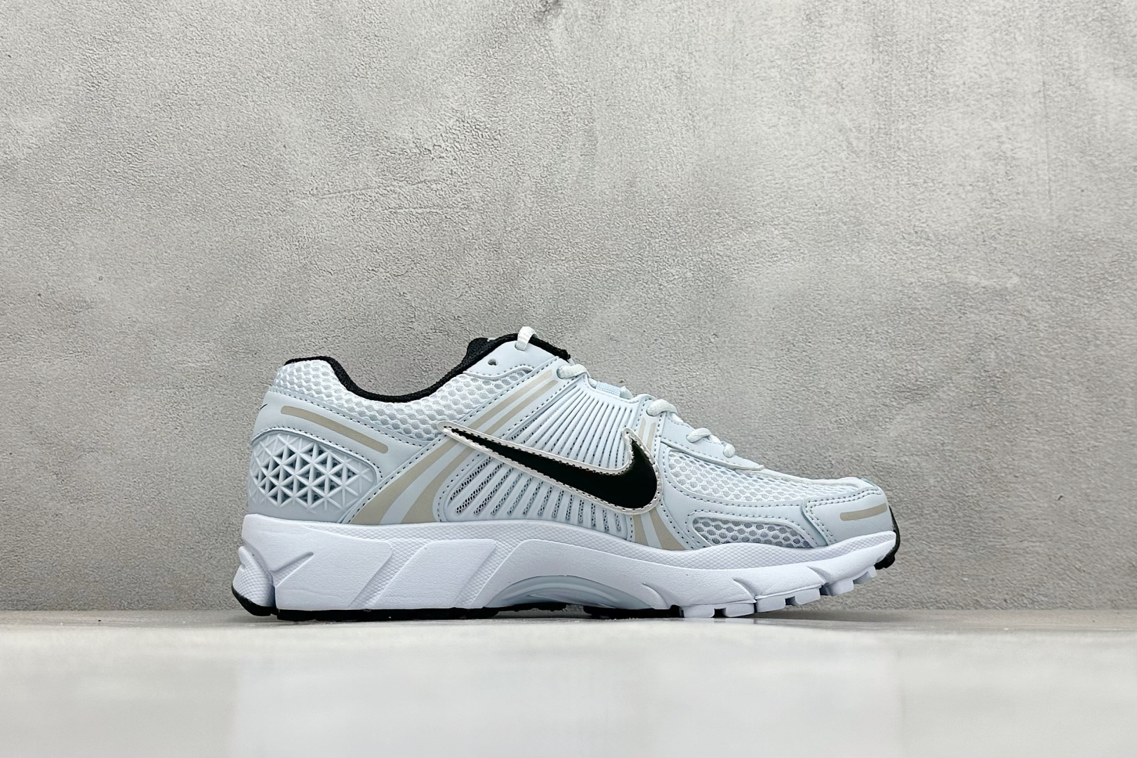 Nike Zoom Vomero Roam 5 Roam 复古跑五代休闲运动慢跑鞋  FJ2028-401