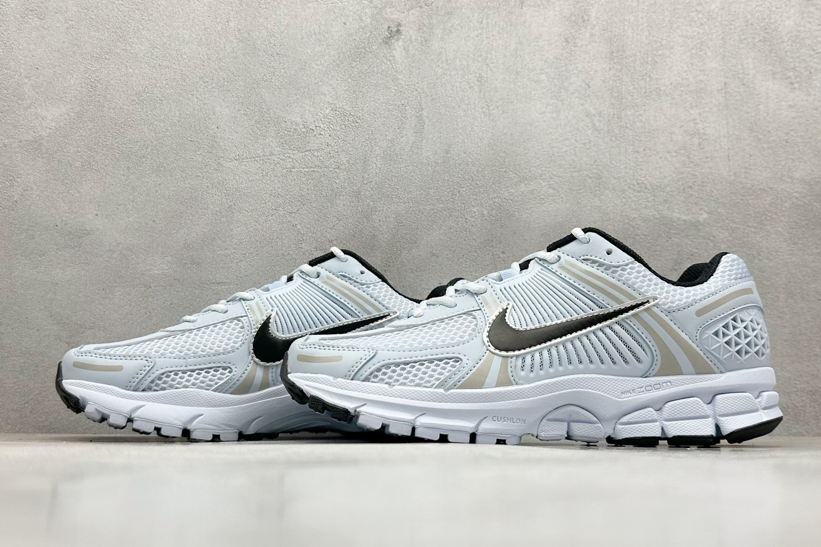 Nike Zoom Vomero Roam 5 Roam 复古跑五代休闲运动慢跑鞋  FJ2028-401