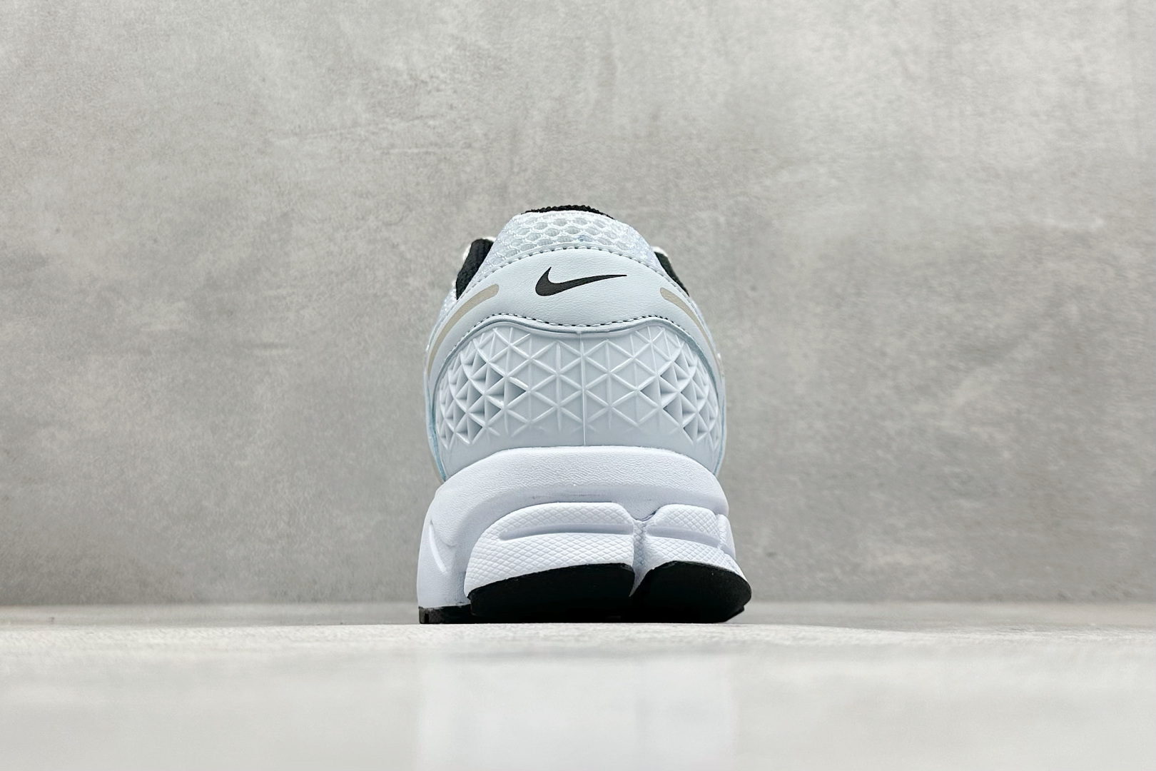 Nike Zoom Vomero Roam 5 Roam 复古跑五代休闲运动慢跑鞋  FJ2028-401