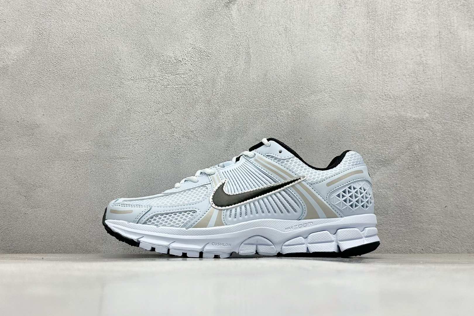 Nike Zoom Vomero Roam 5 Roam 复古跑五代休闲运动慢跑鞋  FJ2028-401