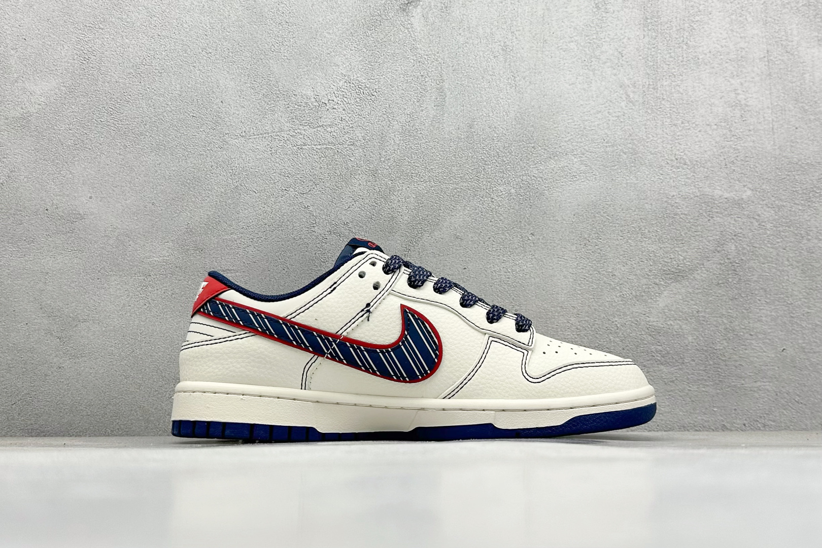 Nike SB Dunk Low 冠军联名 米蓝红 周年高端定制 低帮休闲板鞋 QW5836-017