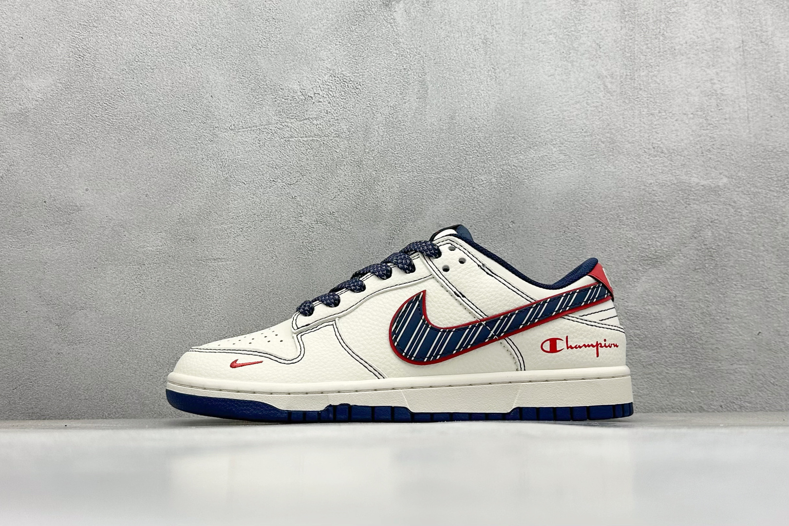 Nike SB Dunk Low 冠军联名 米蓝红 周年高端定制 低帮休闲板鞋 QW5836-017