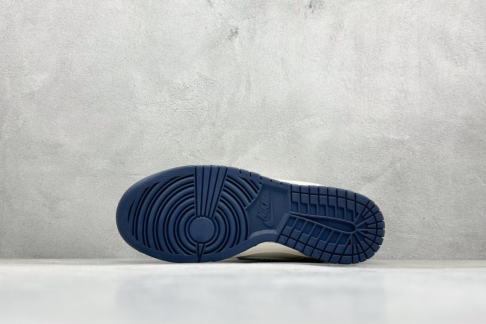 Nike SB Dunk Low x Louis Vuitton 白灰  JP1628-038