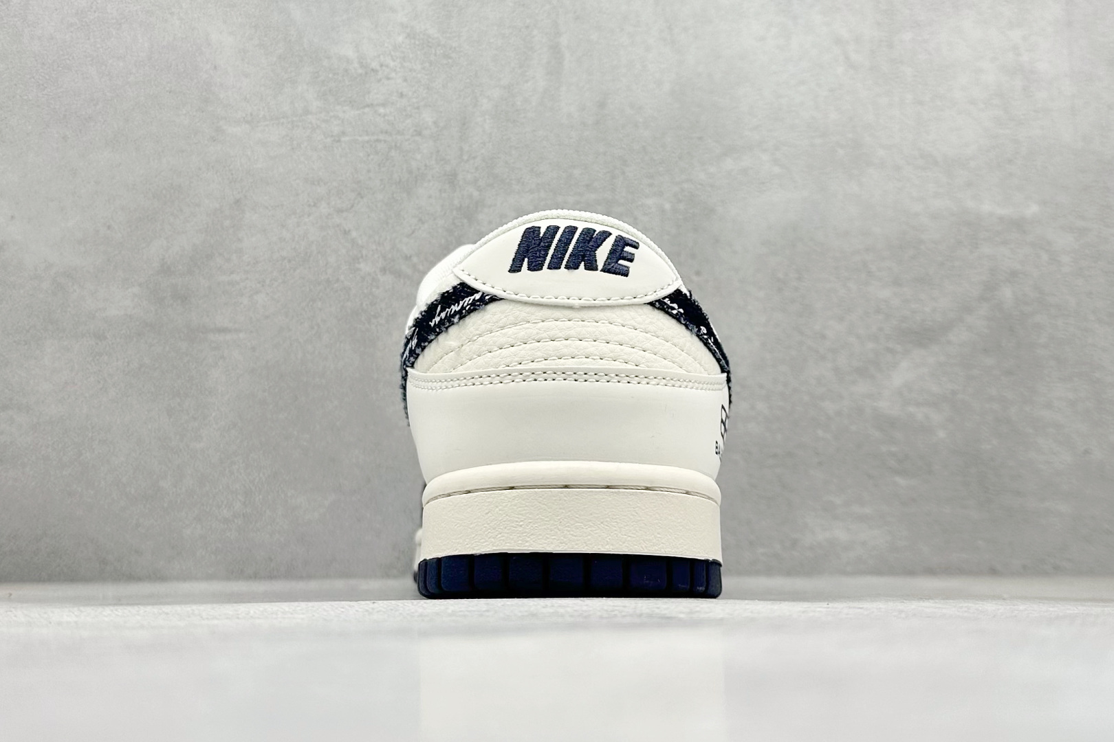 Nike SB Dunk Low x Balenciaga 黑白小勾  XD1588-231
