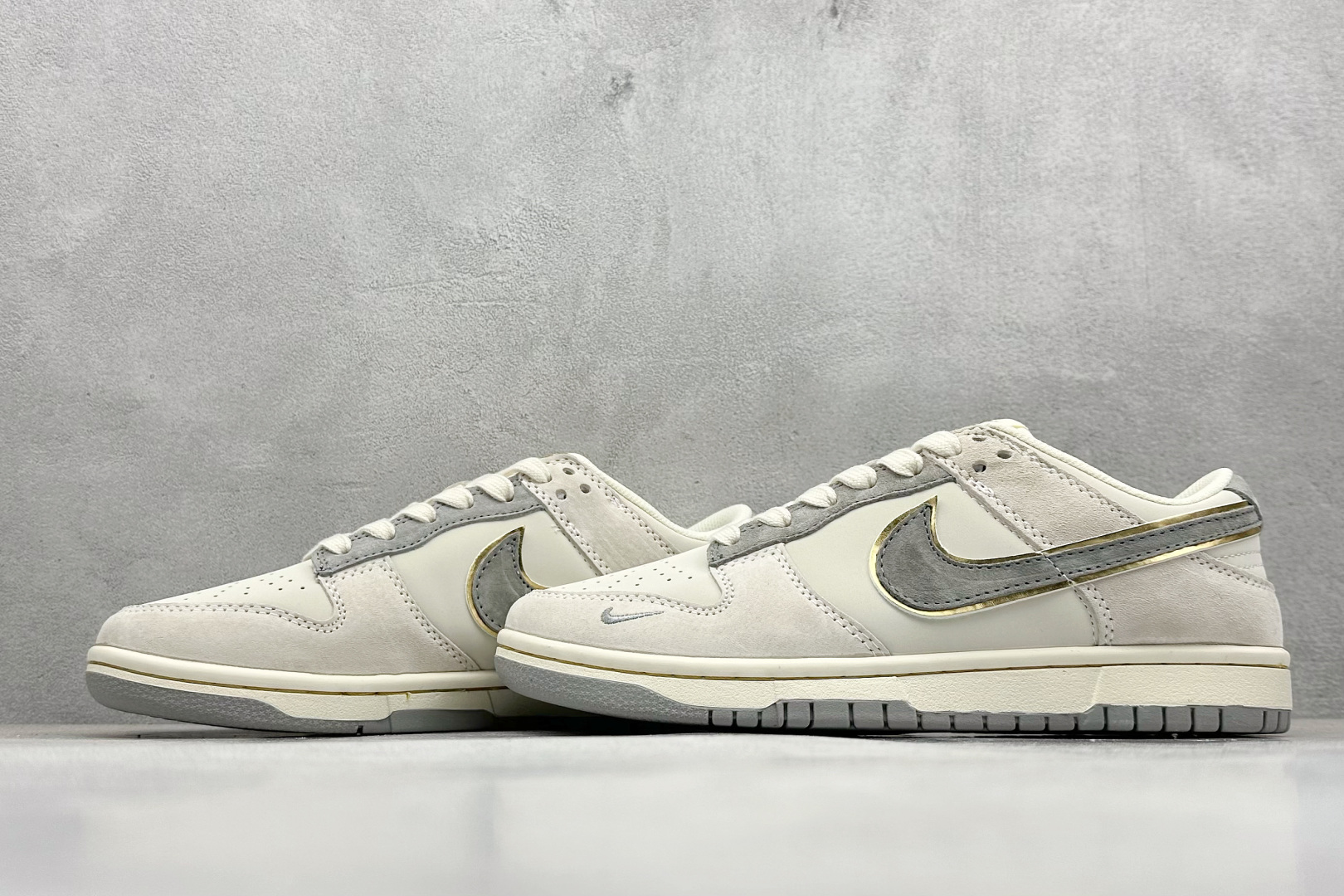 图片[5]-福利特价  Nk SB Dunk Low 银灰金边 周年高端定制 低帮休闲板鞋 #定制鞋盒 大厂纯原品质出货 超高清洁度 皮料切割干净无任何毛边 细节完美 货号：JH8037-924 尺码：36 36.5 37.5 38 38.5 39 40 40.5 41 42 42.5 43 44 44.5 45-选品中心