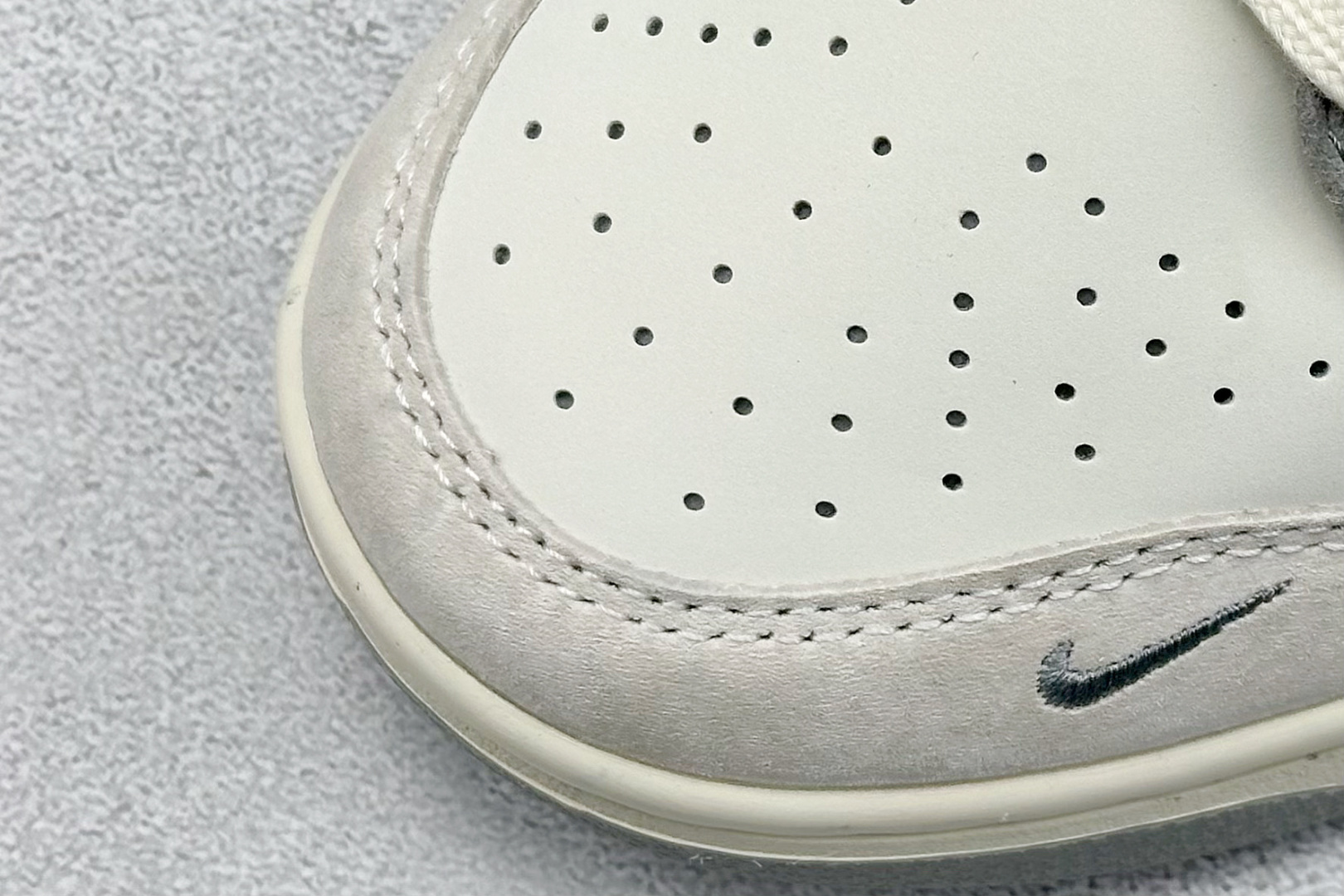 图片[7]-福利特价  Nk SB Dunk Low 银灰金边 周年高端定制 低帮休闲板鞋 #定制鞋盒 大厂纯原品质出货 超高清洁度 皮料切割干净无任何毛边 细节完美 货号：JH8037-924 尺码：36 36.5 37.5 38 38.5 39 40 40.5 41 42 42.5 43 44 44.5 45-选品中心