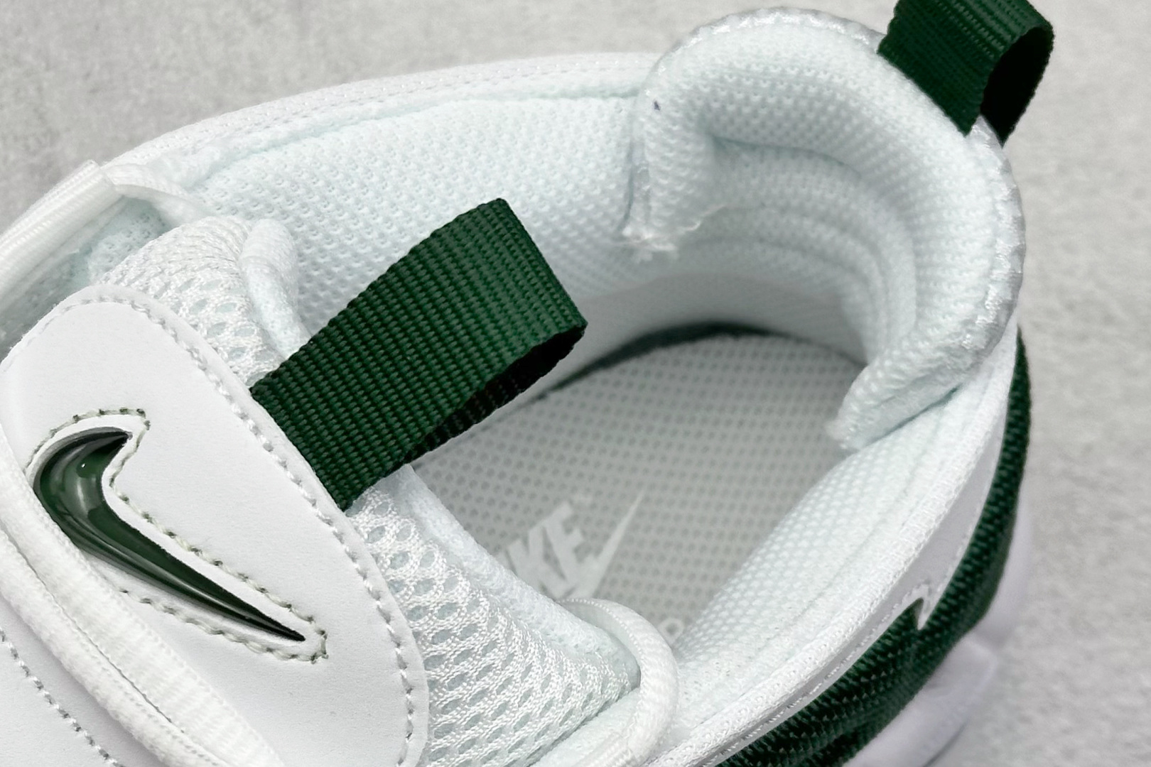 CNike Air More Uptempo  Air More Uptempo绝对是耐克篮球鞋 FZ3055-102