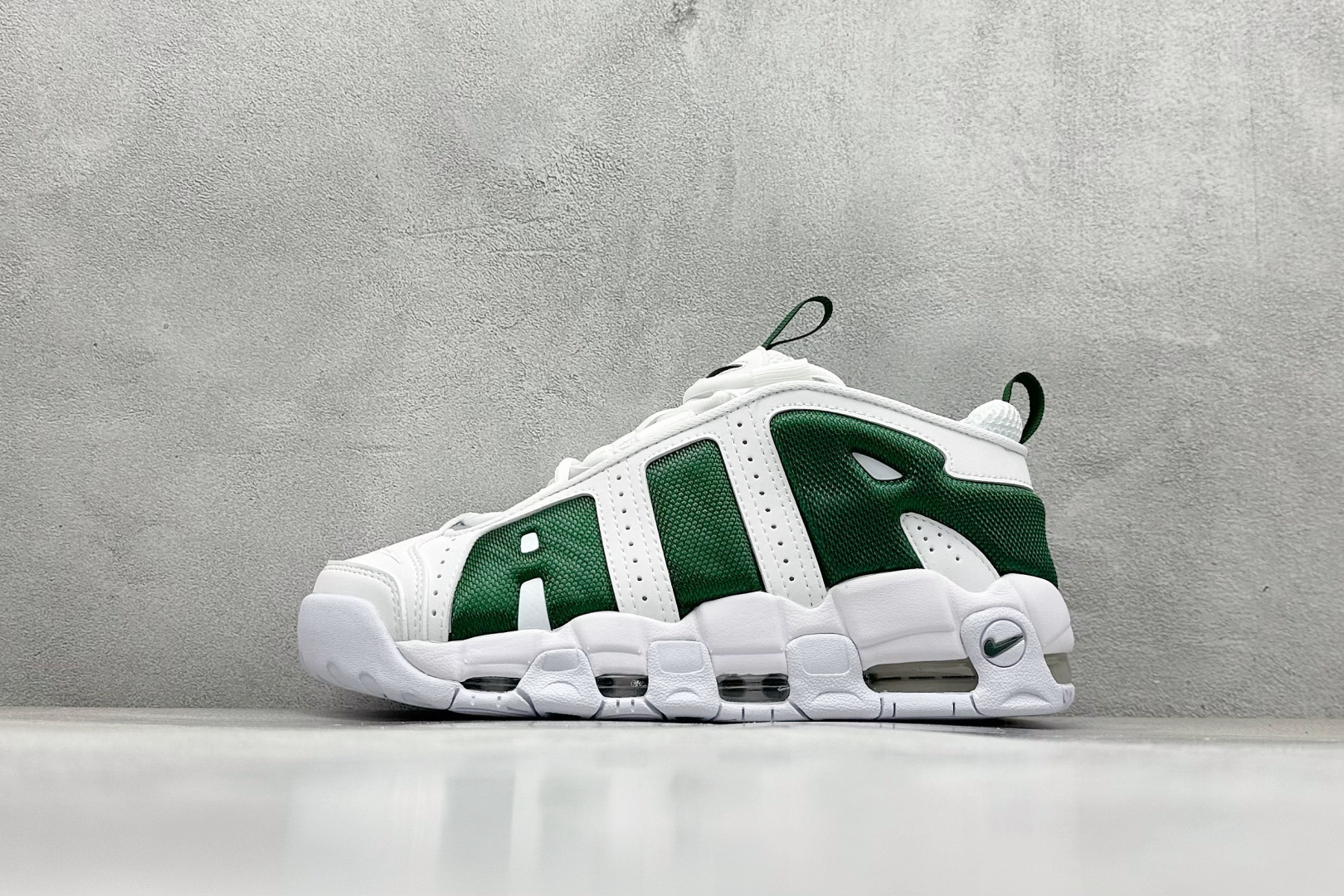 CNike Air More Uptempo  Air More Uptempo绝对是耐克篮球鞋 FZ3055-102