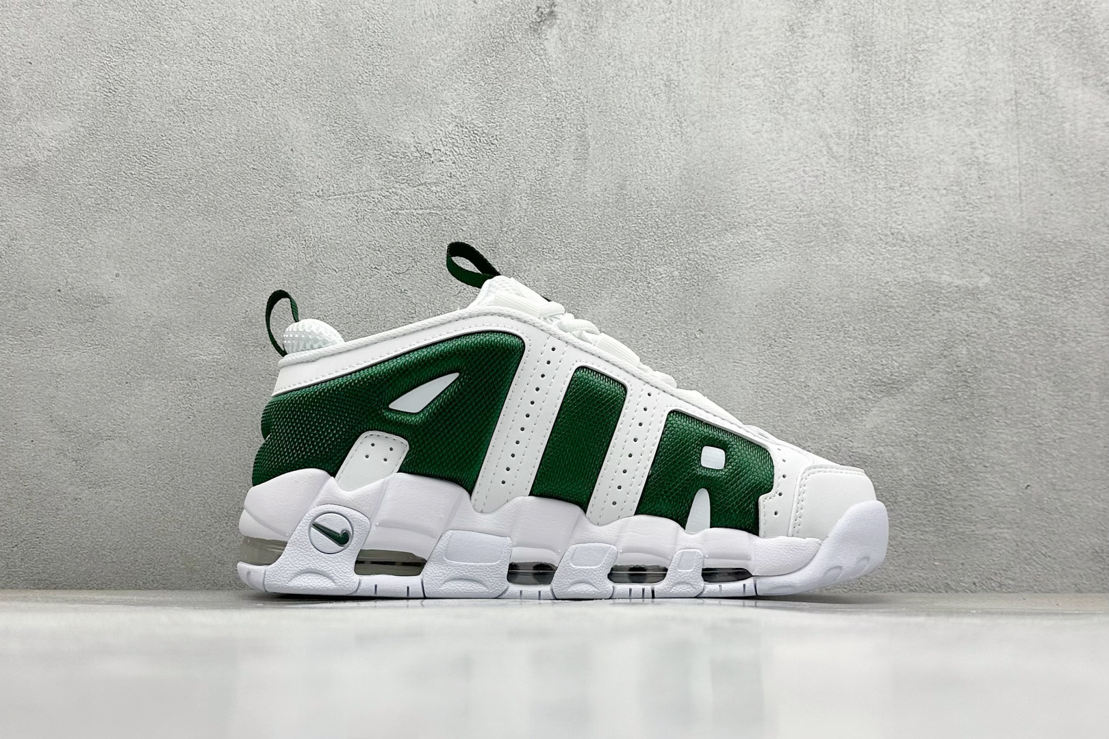 CNike Air More Uptempo  Air More Uptempo绝对是耐克篮球鞋 FZ3055-102