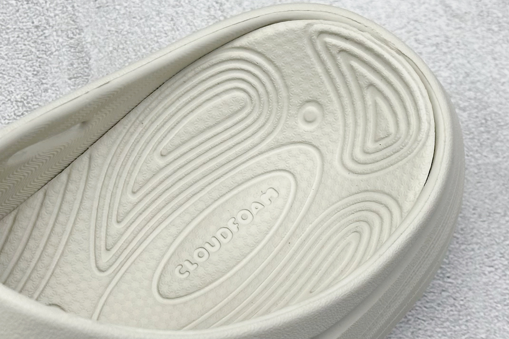 XD版AD OZWAVE CLOG 防滑包头 厨师鞋二代 稳定缓震回弹厚底老爹拖鞋  JR6758